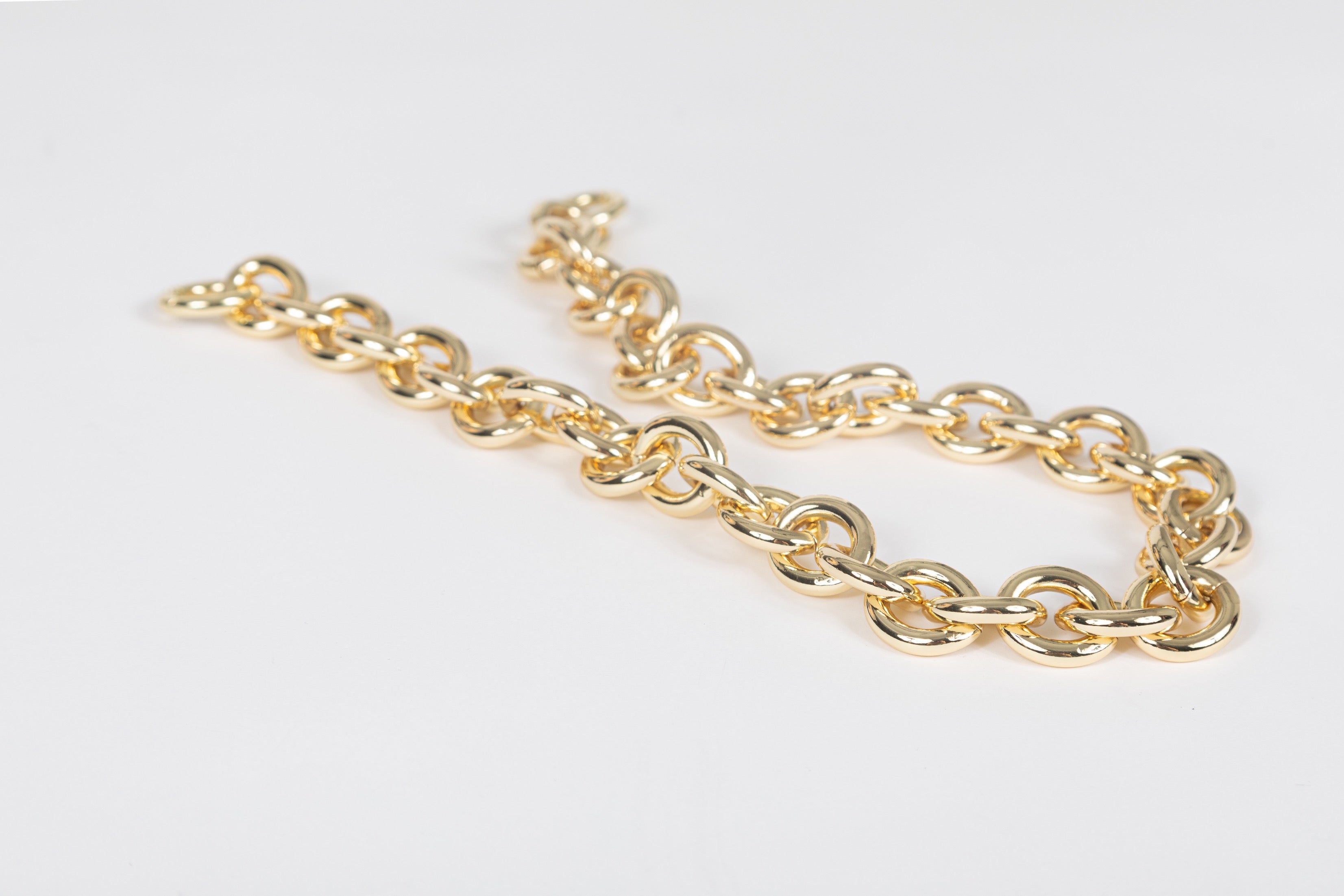 BOLD ROUND CABLE CHAIN in Gold